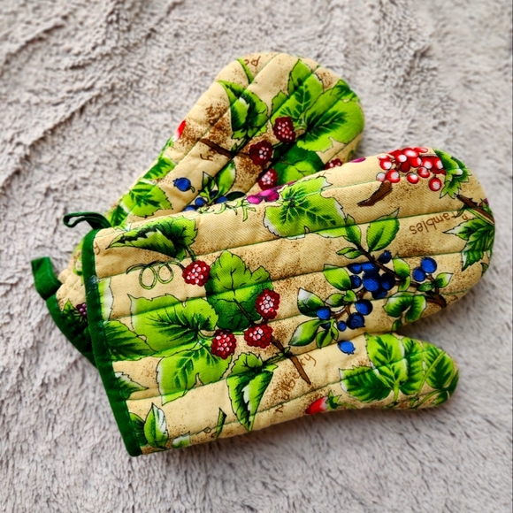 FREE 🍇 Pair of Oven Mitts W. Purchase - Picture 1 of 4